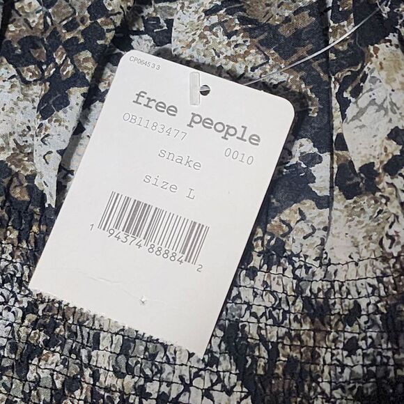 Free People Women's Cotton XOXO Snake Printed Smocked Crop Top Black Size Large - Picture 4 of 7